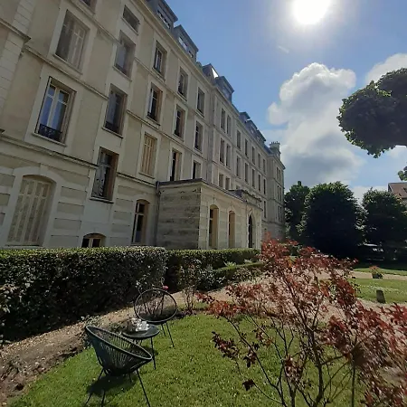 Sublime Centre, Parc Et Parking Апартаменты *